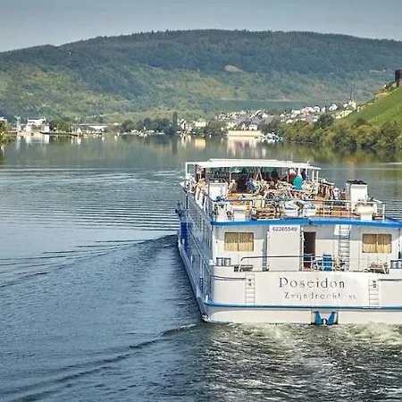 Neu!!! Moselbleibe Uferallee * Commune fusionnée de Bernkastel-Kues