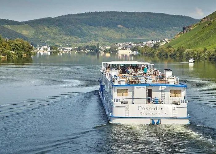 Neu!!! Moselbleibe Uferallee * ベルンカステル・クース